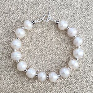 WHITE EDISON PEARL BRACELET--7.75"